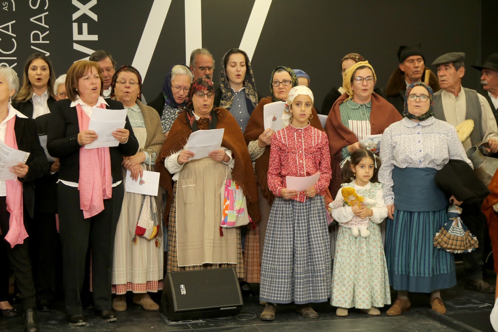 Grupos Corais Cumprem Tradi O De Cantar As Janeiras Em Vila Franca De