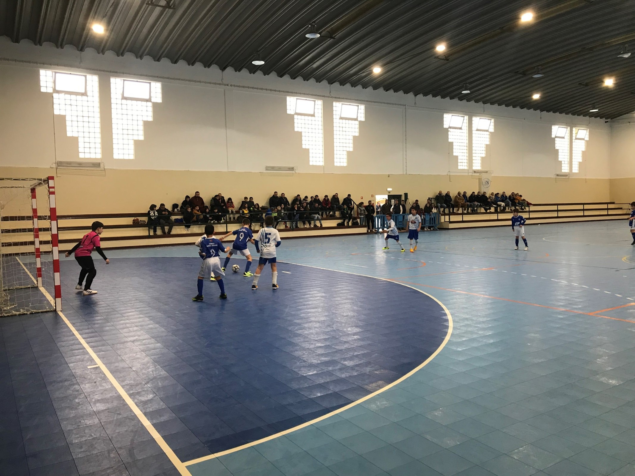 6.ª jornada de futsal benjamins nos Pavilhões Municipais da Castanheira do Ribatejo e de Alverca ...