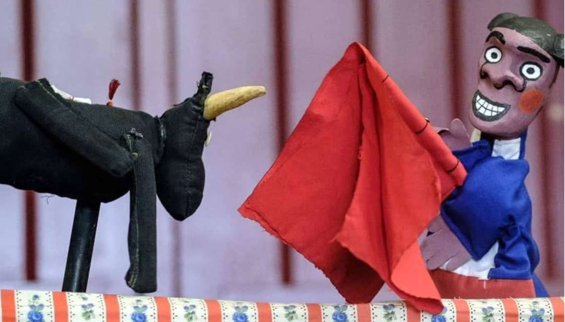 Câmara Municipal celebra Dia Mundial da Poesia com sessão de teatro “Dom Roberto: o barbeiro e a ...