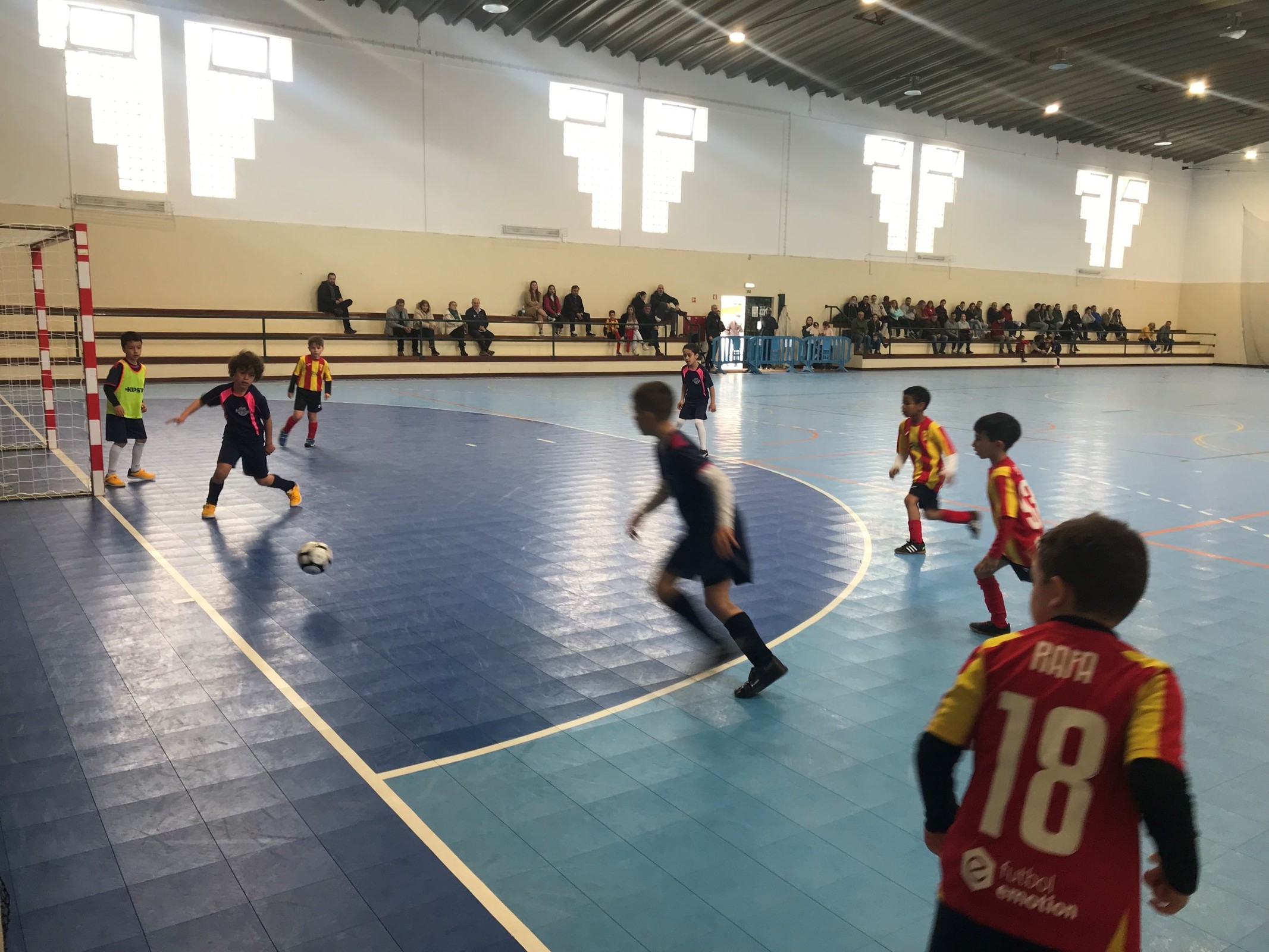 O programa Municipal Encontros Desportivos Concelhios – XIRA2024 promove meias finais de Futsal