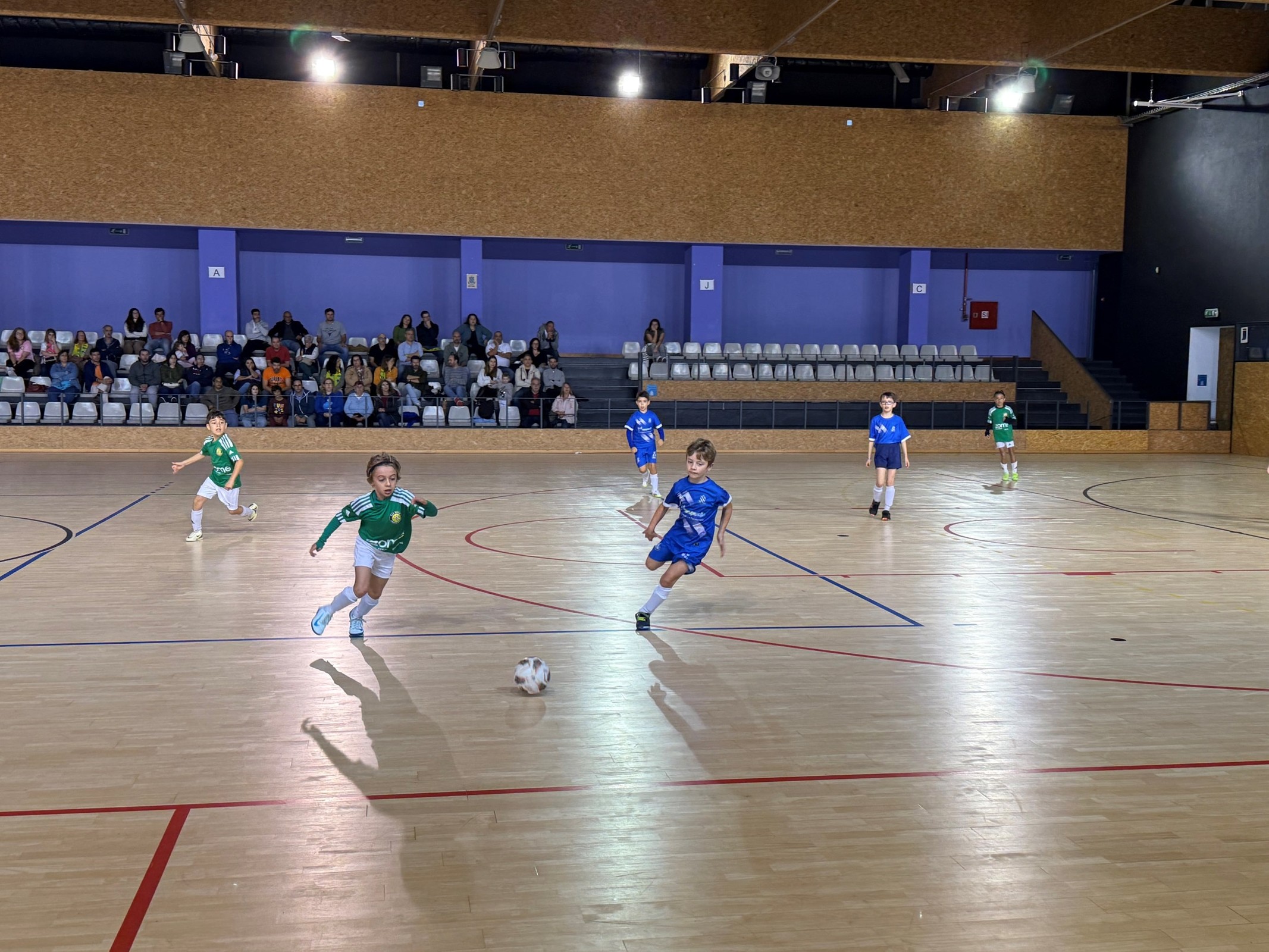Finais de Futsal na categoria de Traquinas em destaque no Programa Encontros Desportivos Concelhi...