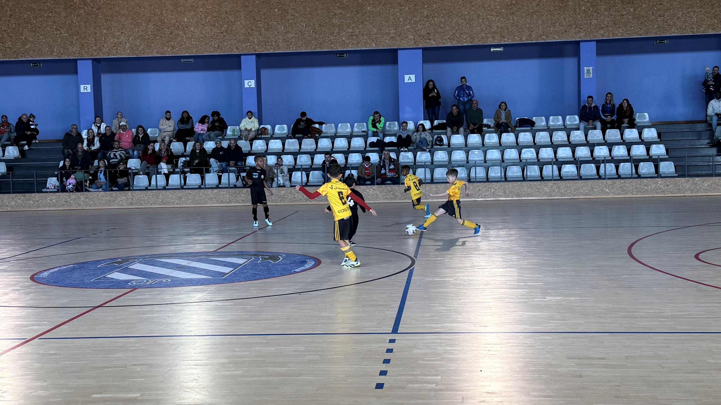 O Programa Encontros Desportivos Concelhios promove as Meias Finais de Futsal em Traquinas 